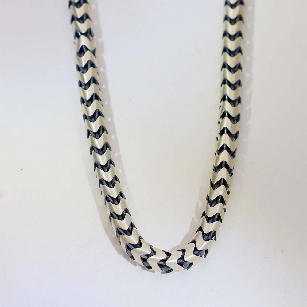 Zigzag Edge Gents Chain - Image 2