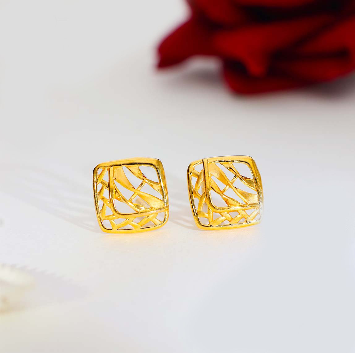 Modern Weave Gold Earring - Image 3