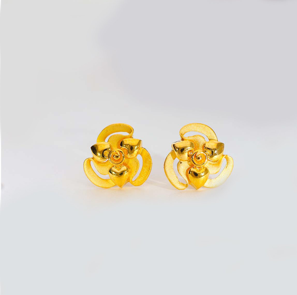 Heart Blossom Gold Earring