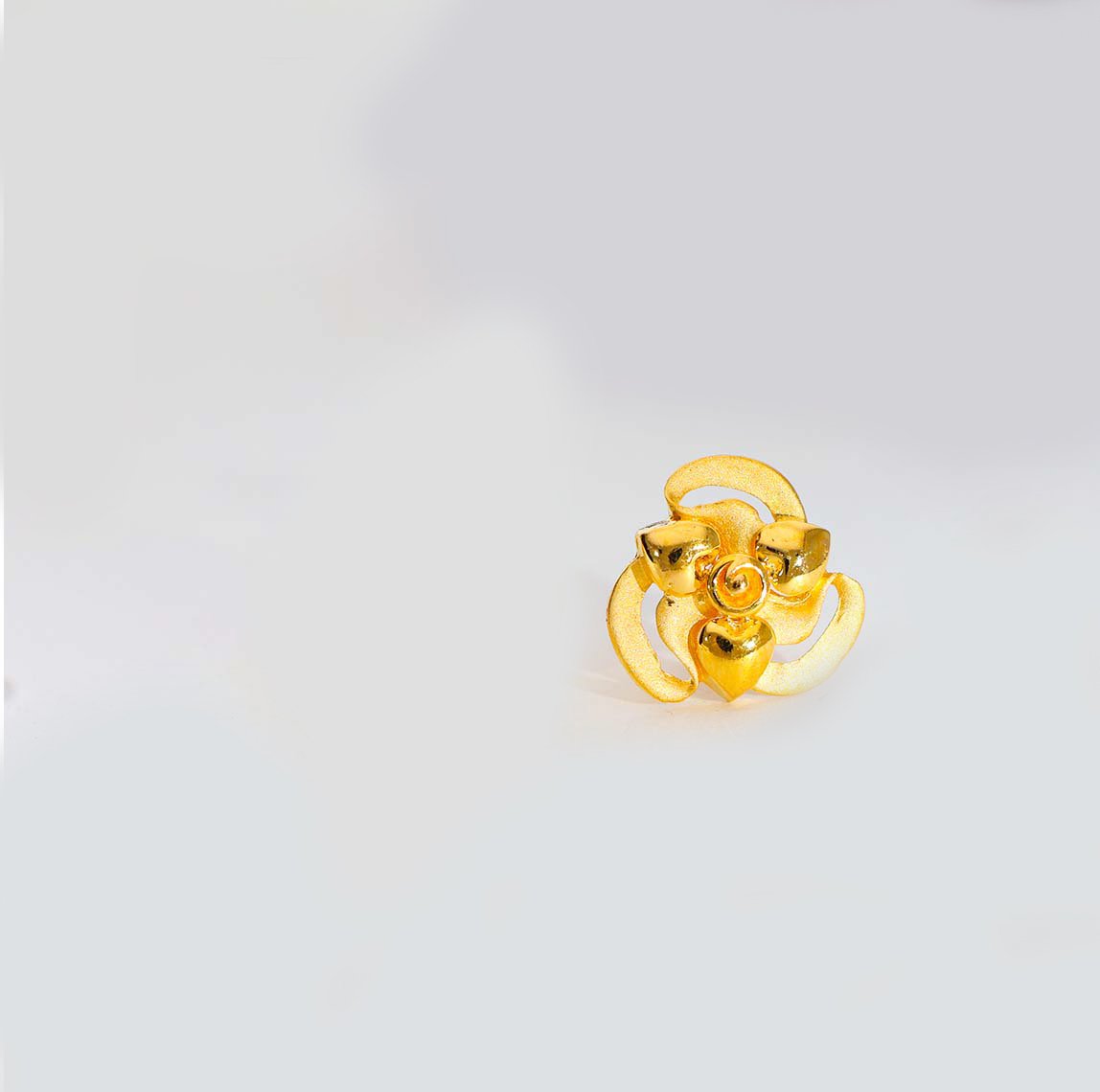 Heart Blossom Gold Earring - Image 2