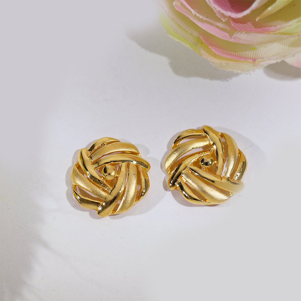 Golden Twist Gold Earring - Image 3