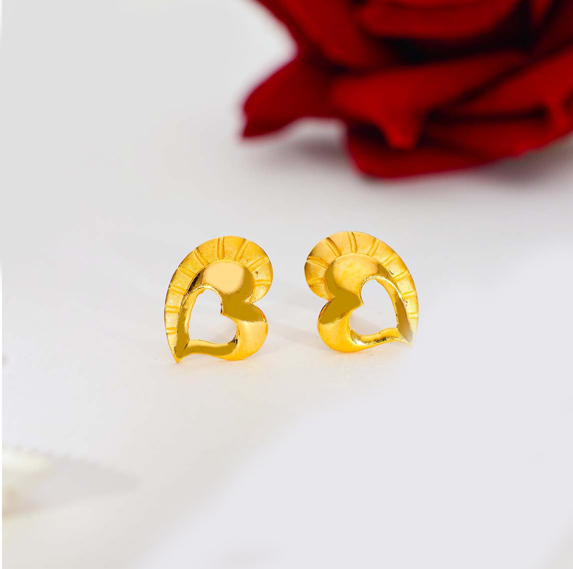 Golden Heart Gold Earring - Image 3