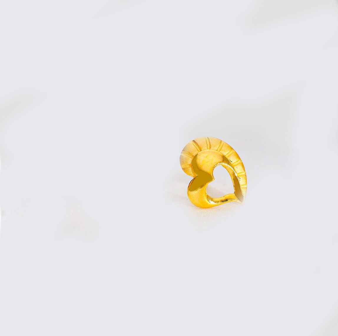 Golden Heart Gold Earring - Image 2