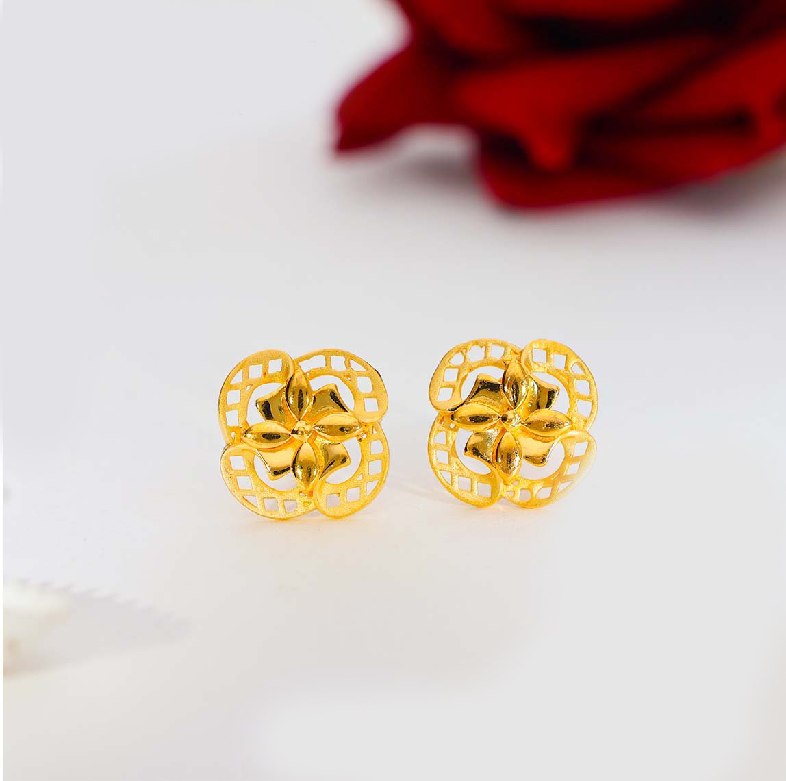 Floral Lace Gold Earring - Image 3