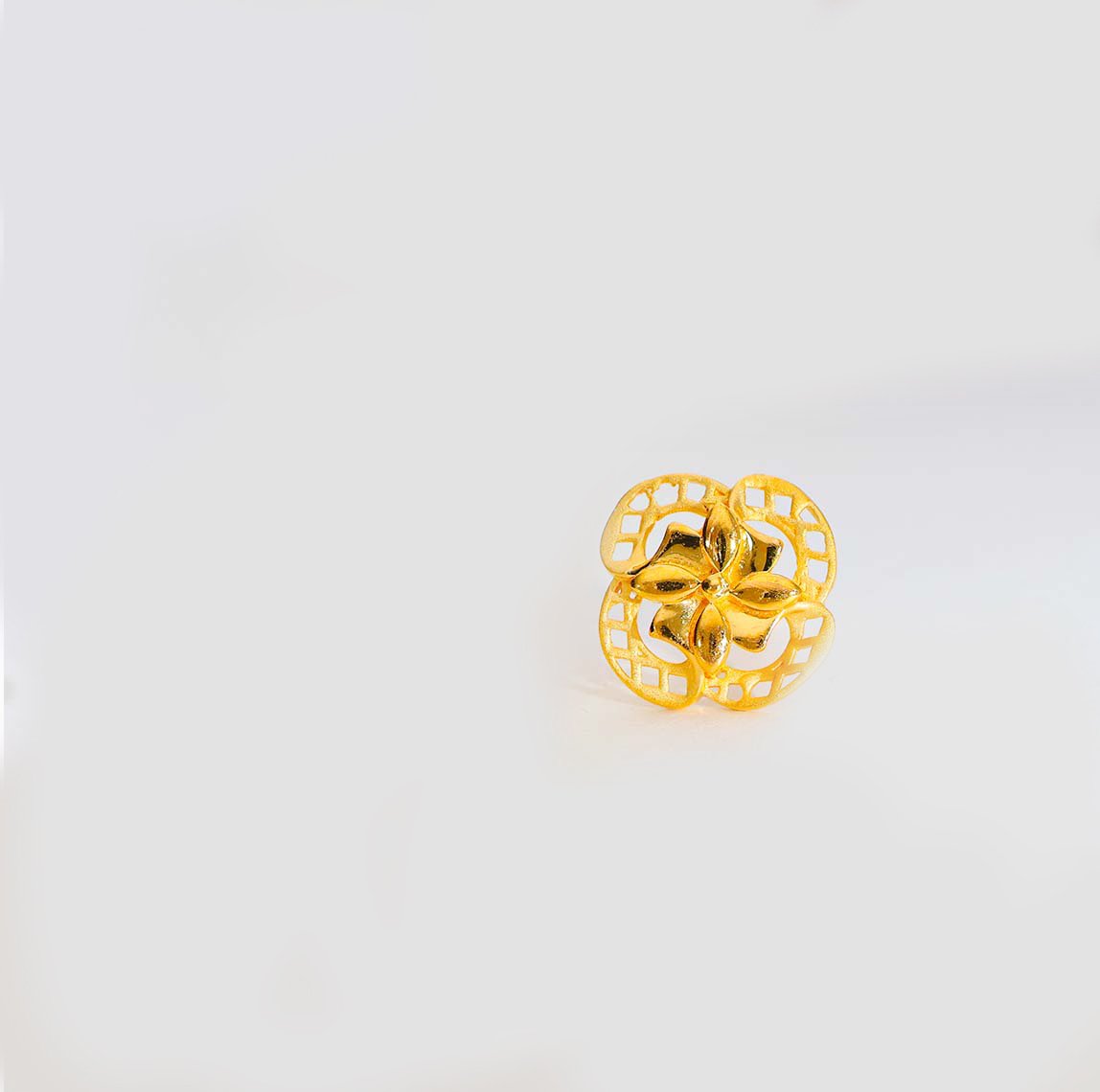 Floral Lace Gold Earring - Image 2