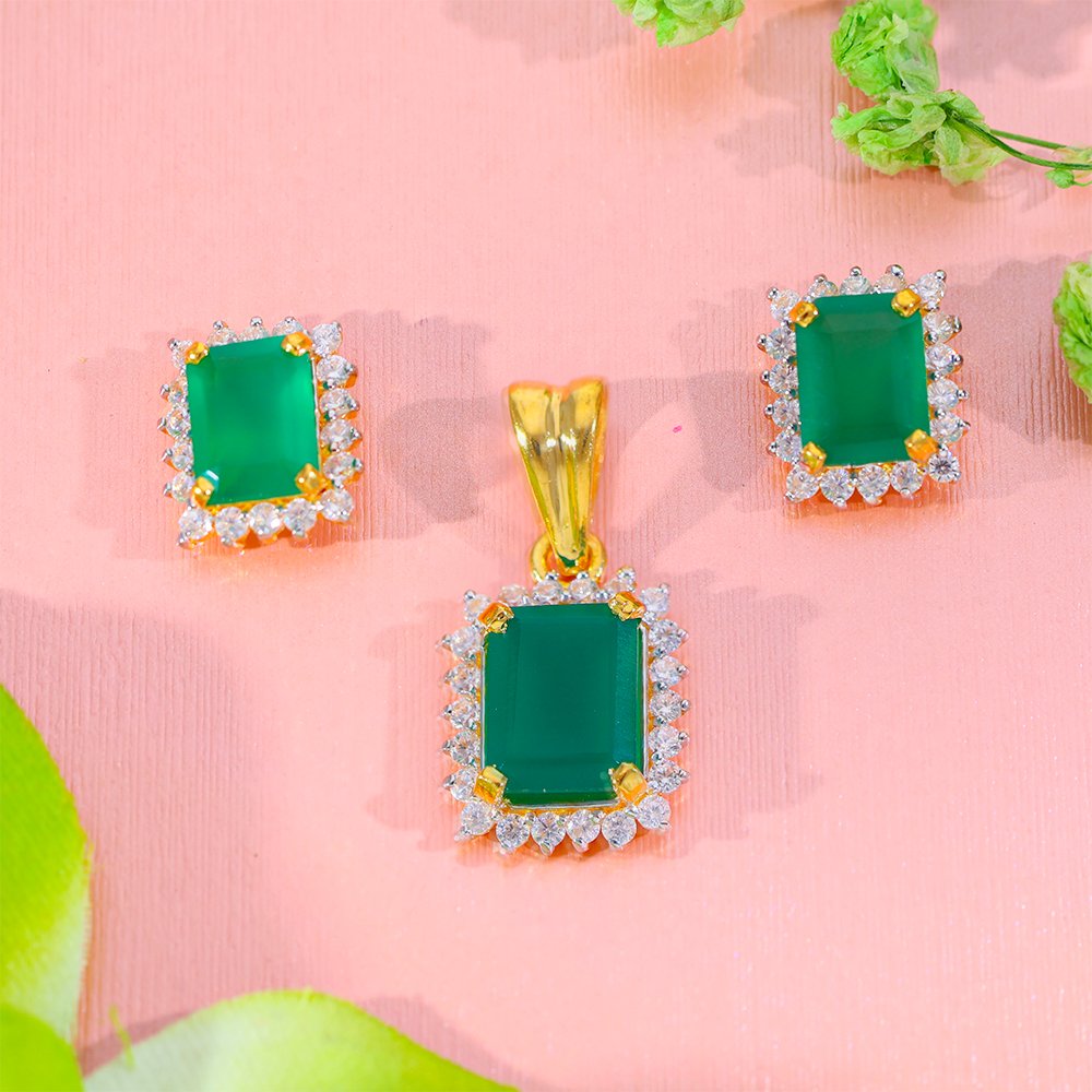 Emerald Royale Gold Pendant Set