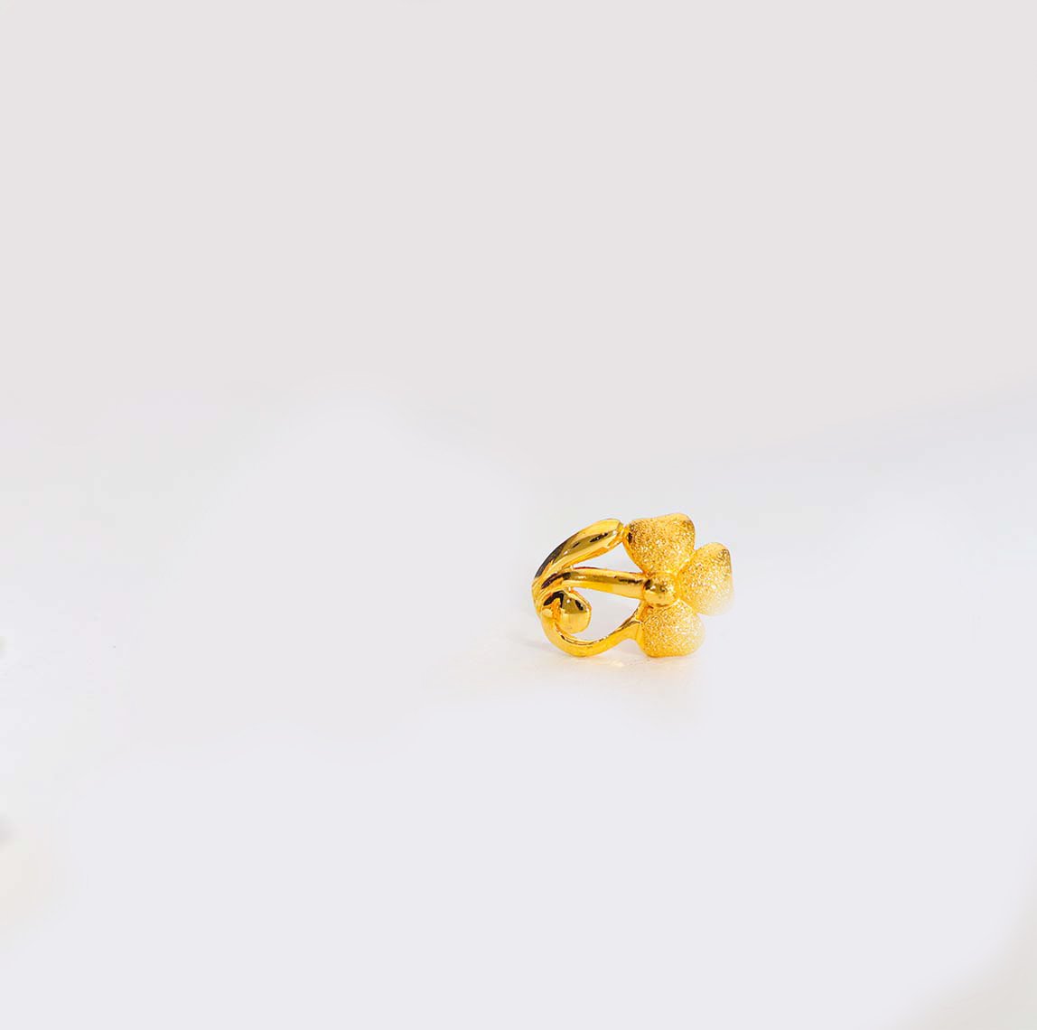 Clover Bloom Gold Earring - Image 2