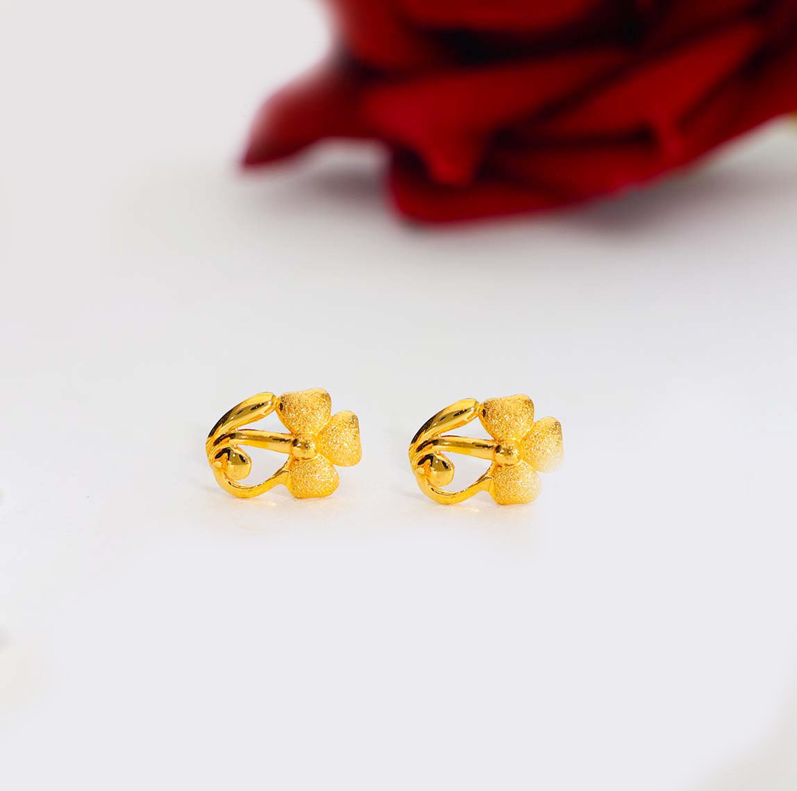 Clover Bloom Gold Earring - Image 3