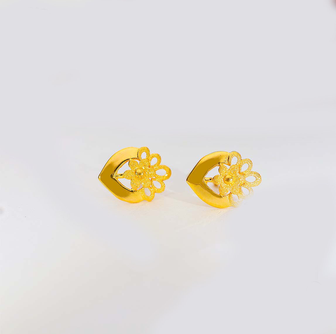 Golden Daisy Heart Gold Earring