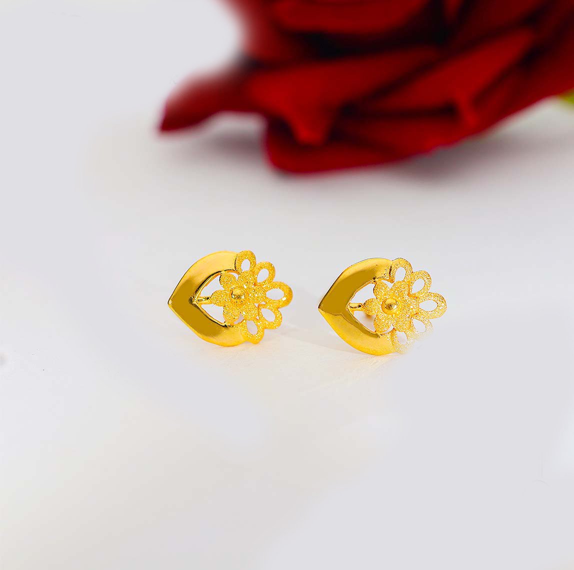 Golden Daisy Heart Gold Earring - Image 3