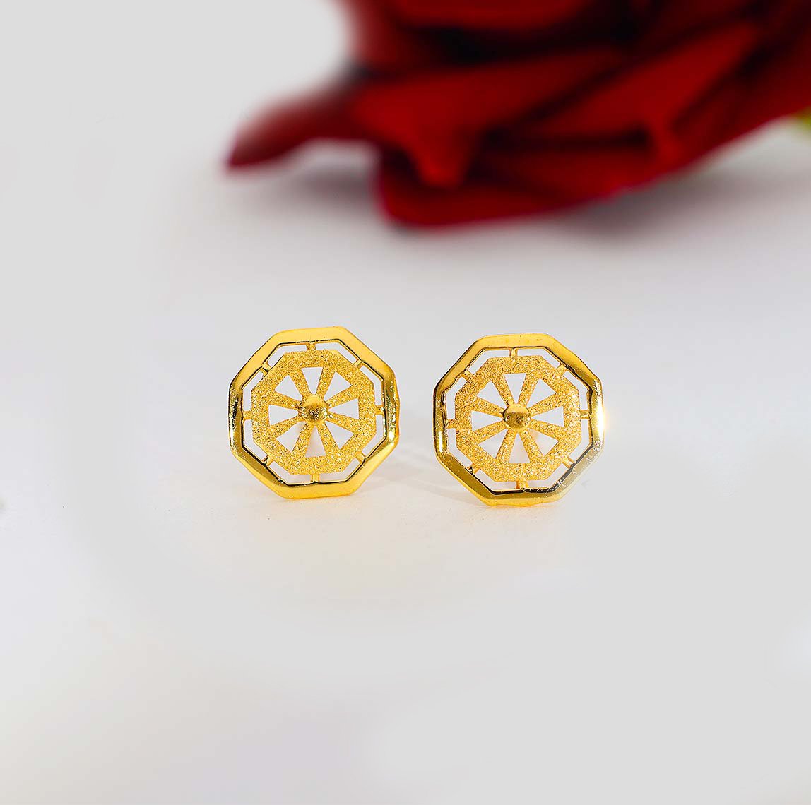 Golden Sun Wheel Gold Earring - Image 3