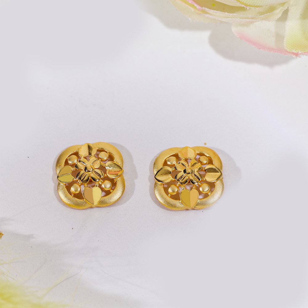 Heart Bloom Gold Earring - Image 3