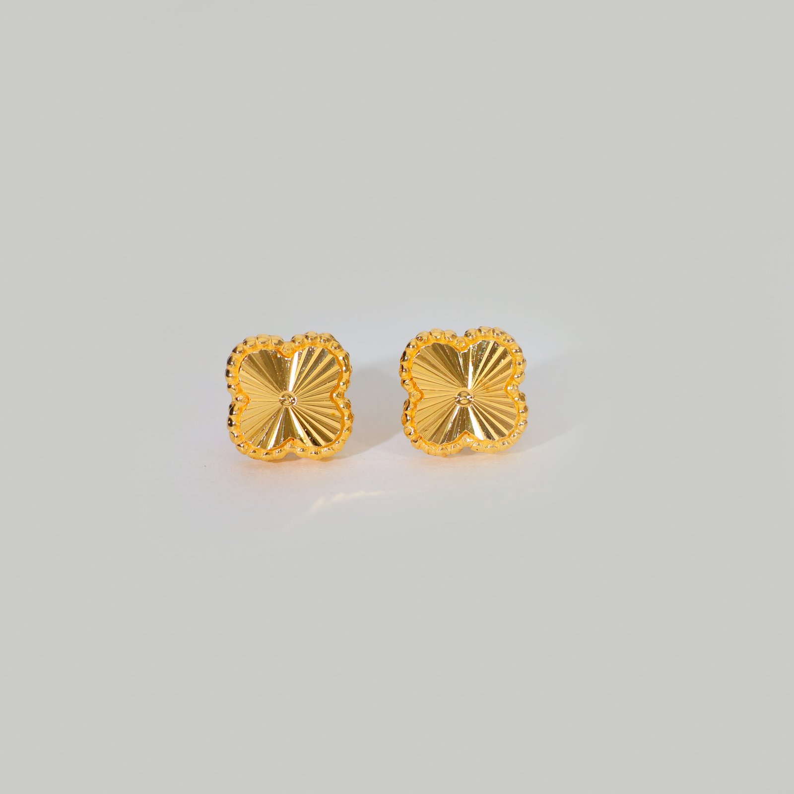 Golden Clover Gold Pendant Set - Image 2