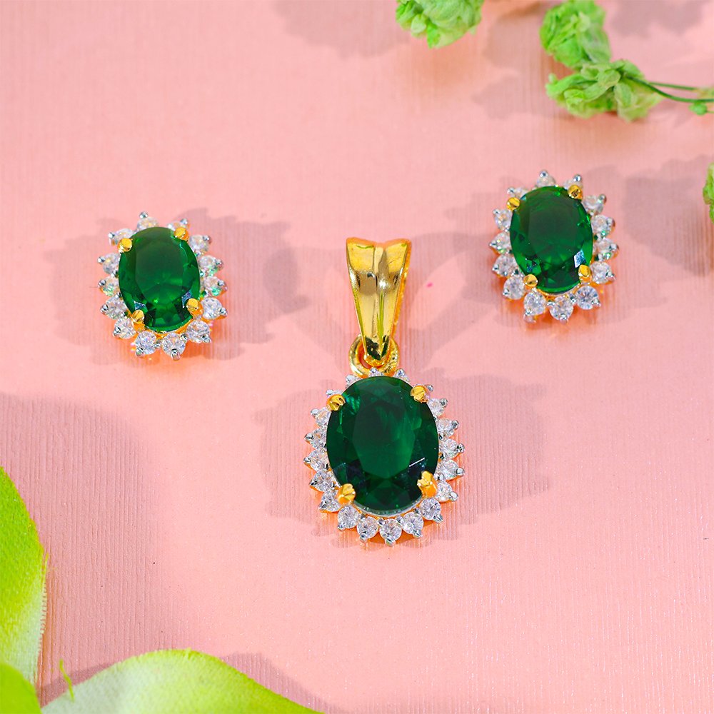 Royal Emerald Gold Pendent Set