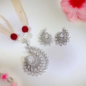 Queen Drop Pendant Set