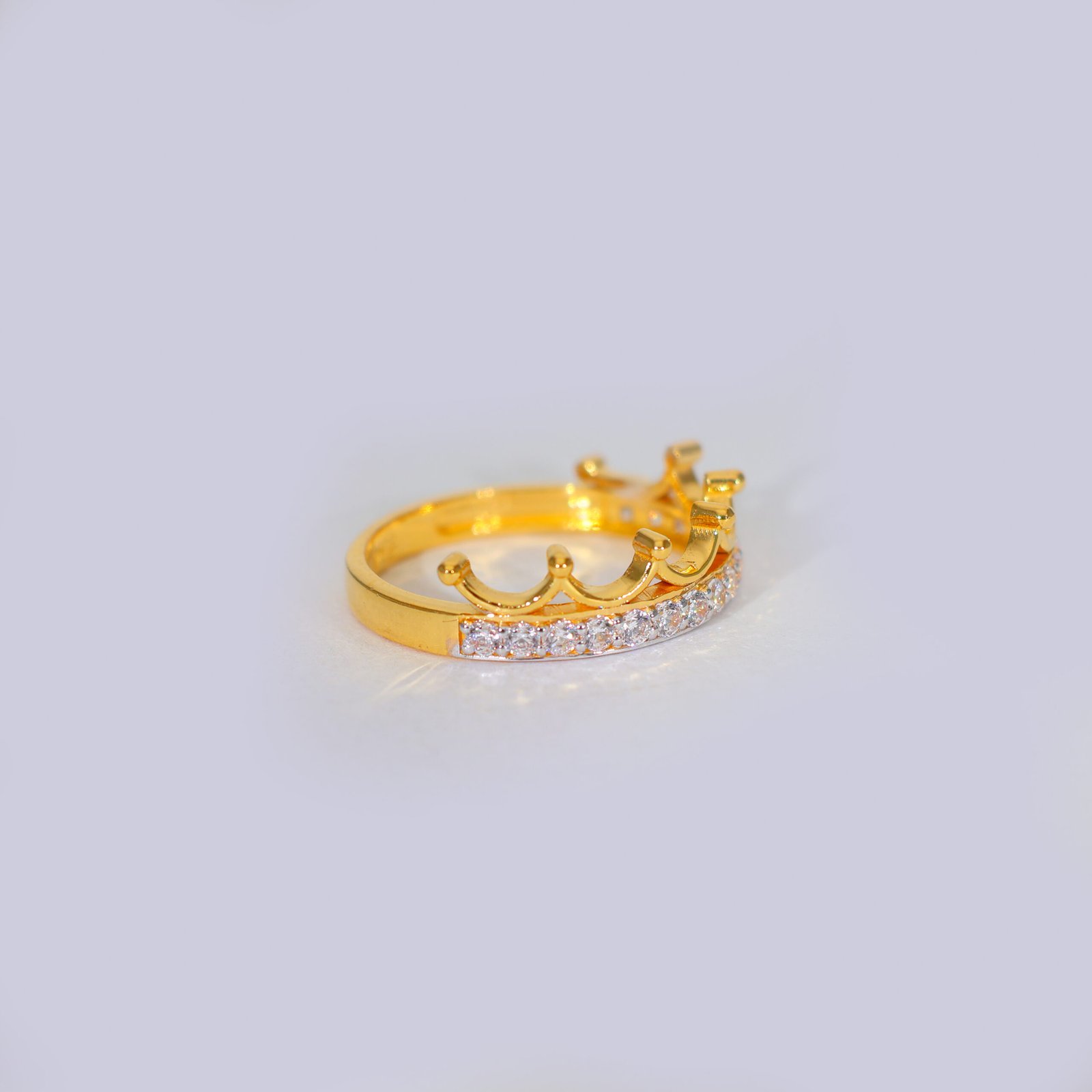 Royal Crown Gold Ladies Ring - Image 3