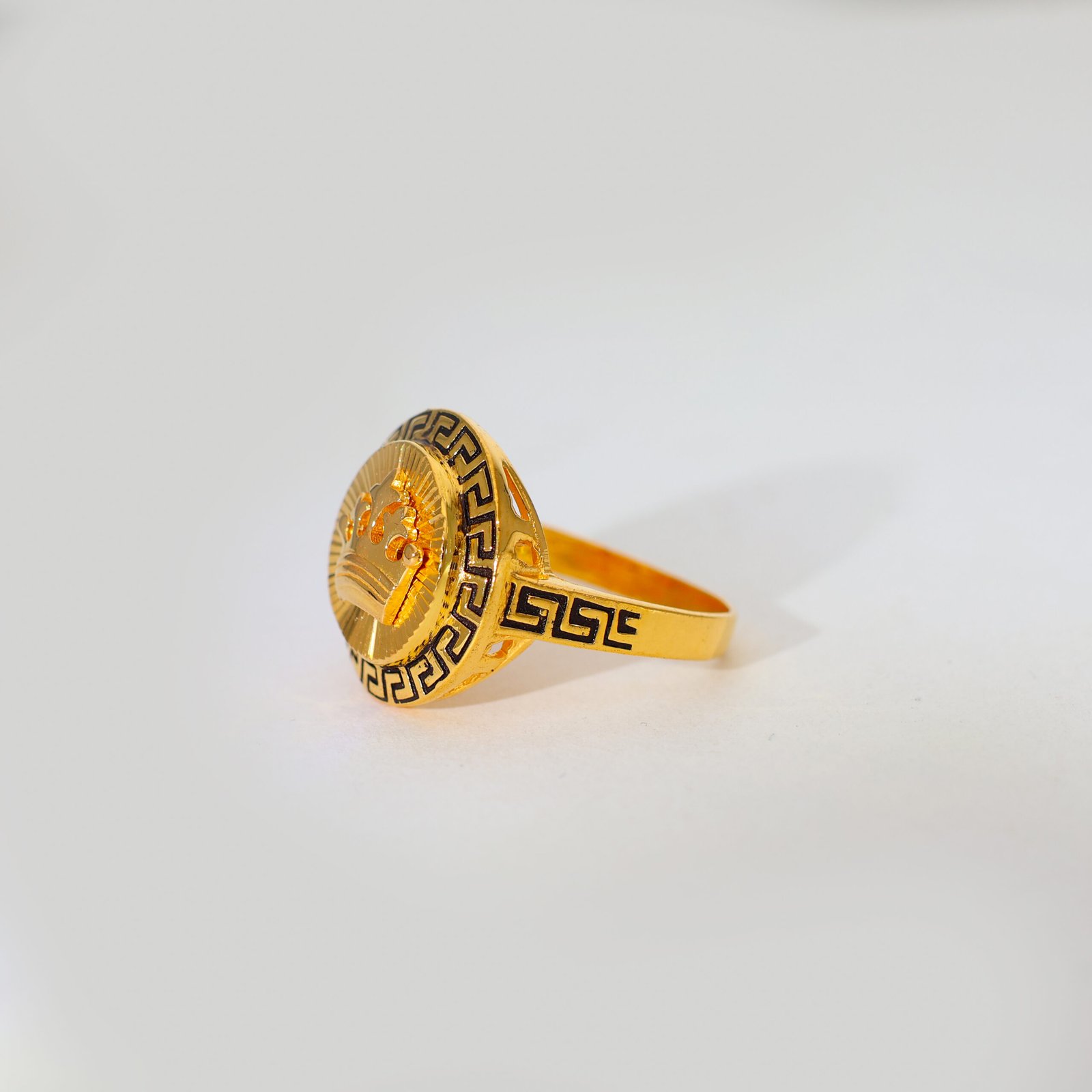 Royal Crown Gold Ladies Ring - Image 2