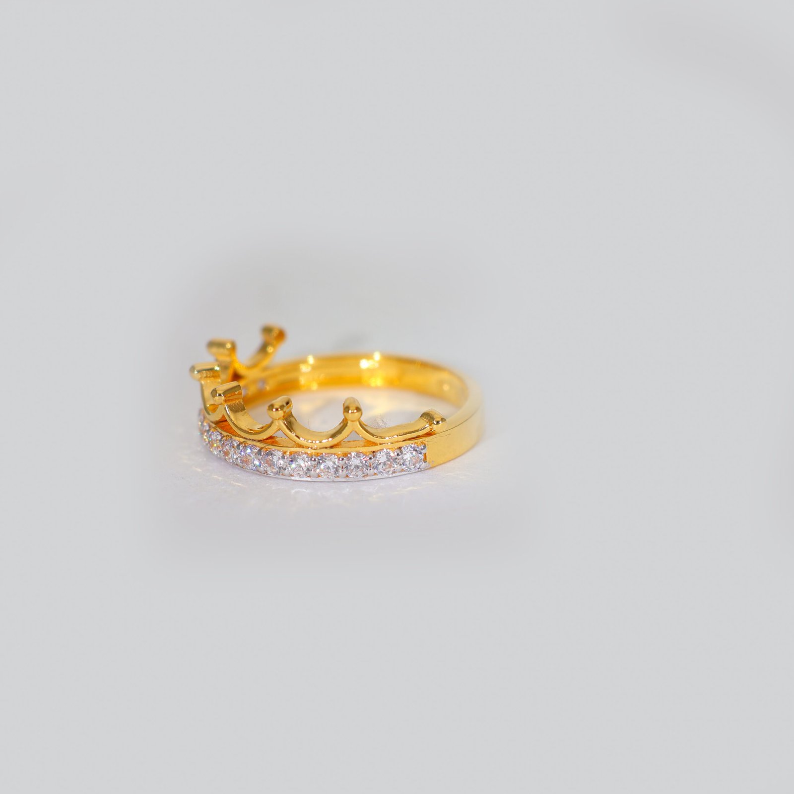 Royal Crown Gold Ladies Ring - Image 2