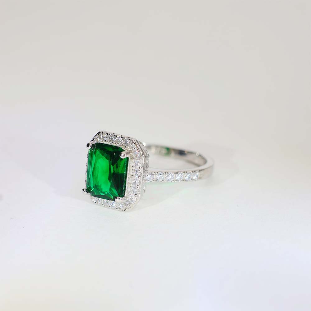 Emerald Glow Everyday Ring - Image 4