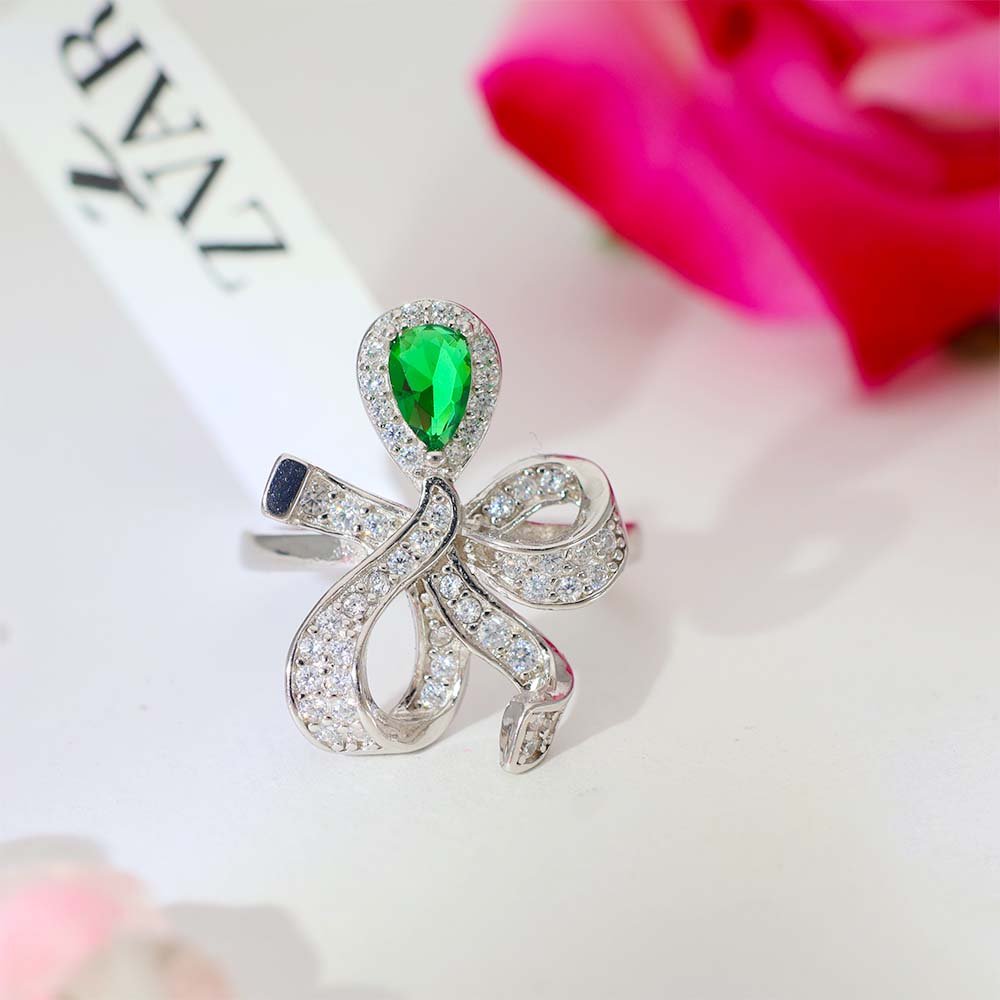 Emerald Bow Everyday Ring