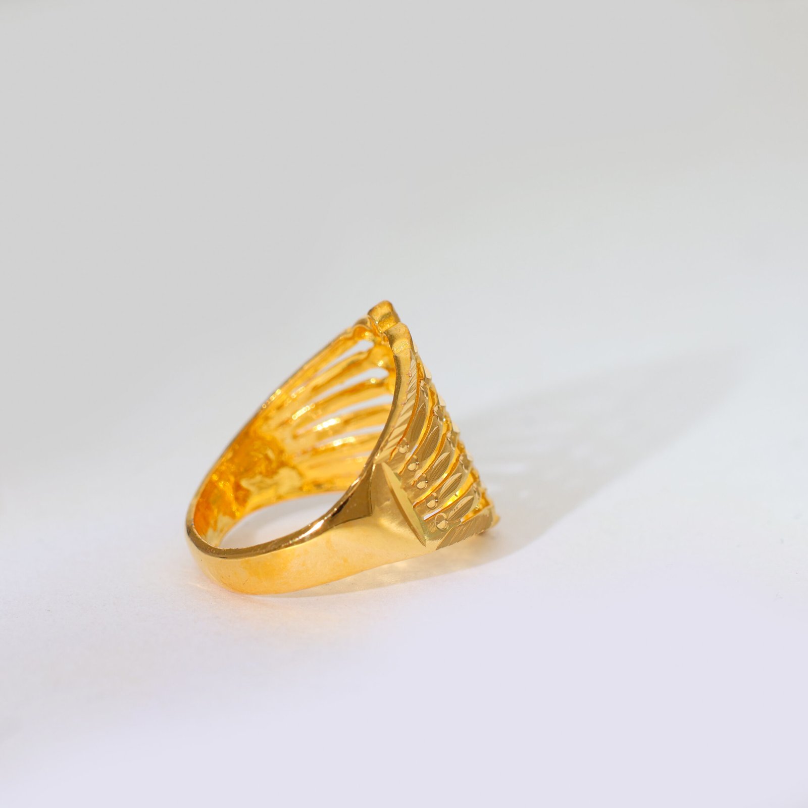 Royal Leaf Gold Ladies Ring - Image 3
