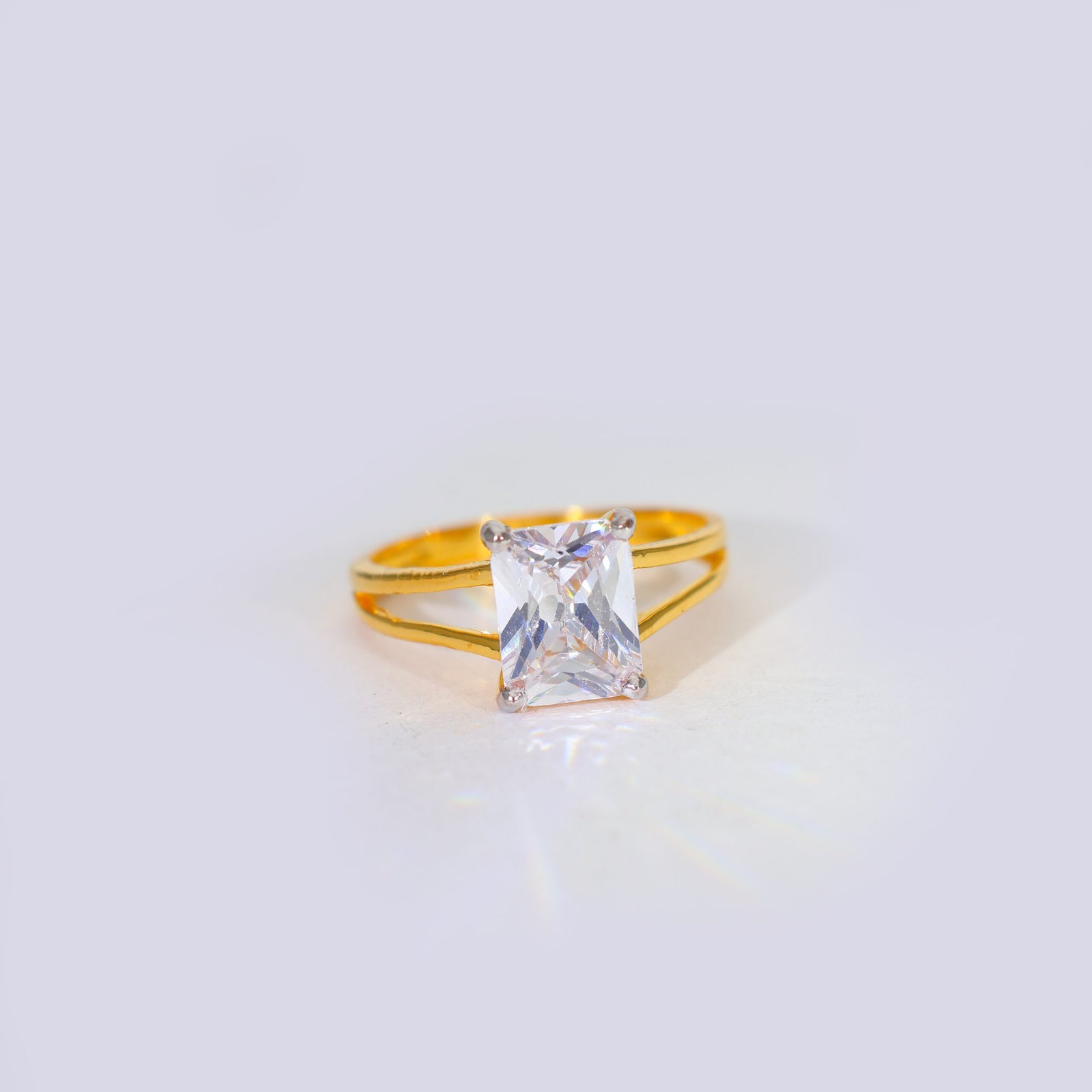 Emerald Radiance Gold Ladies Ring