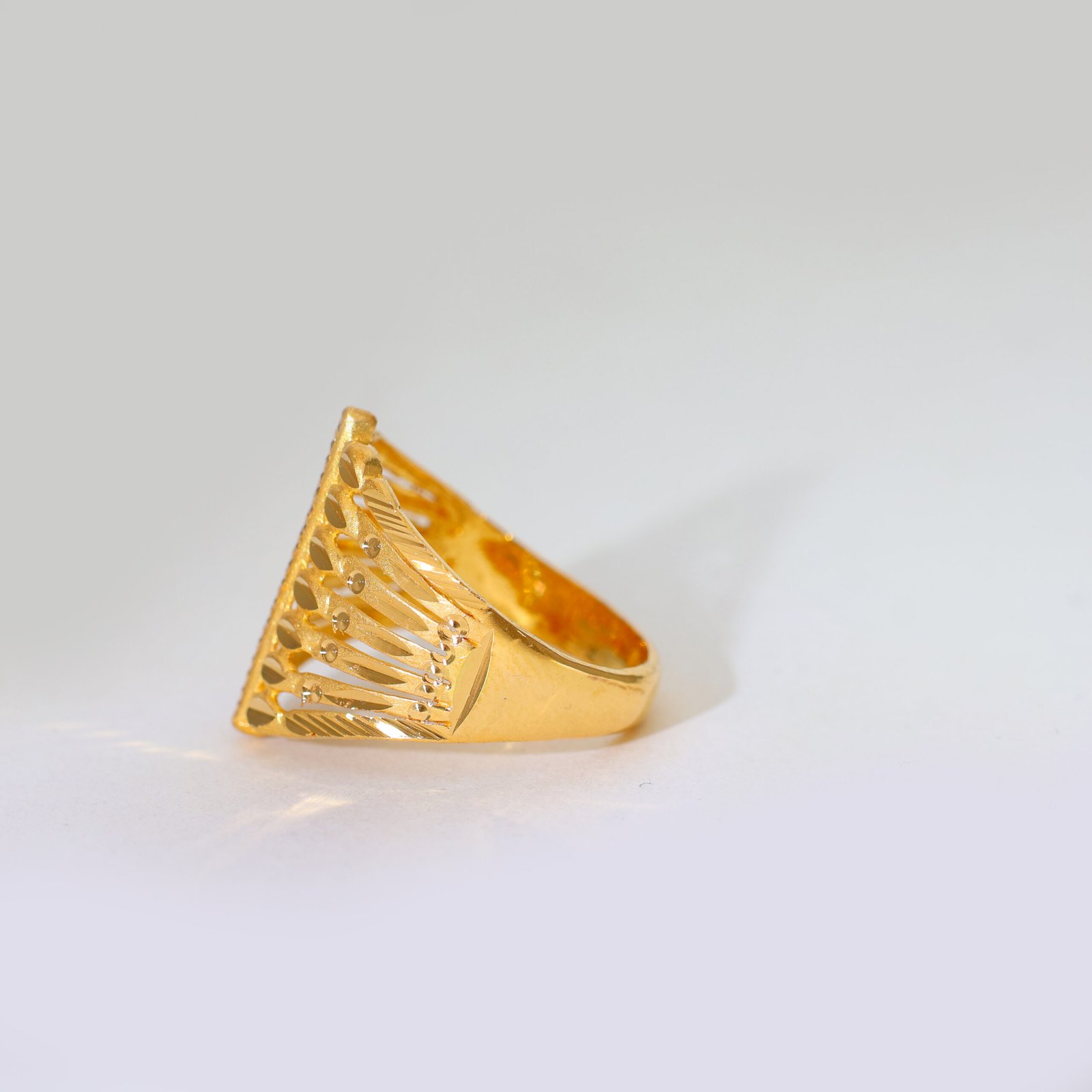 Royal Leaf Gold Ladies Ring - Image 2