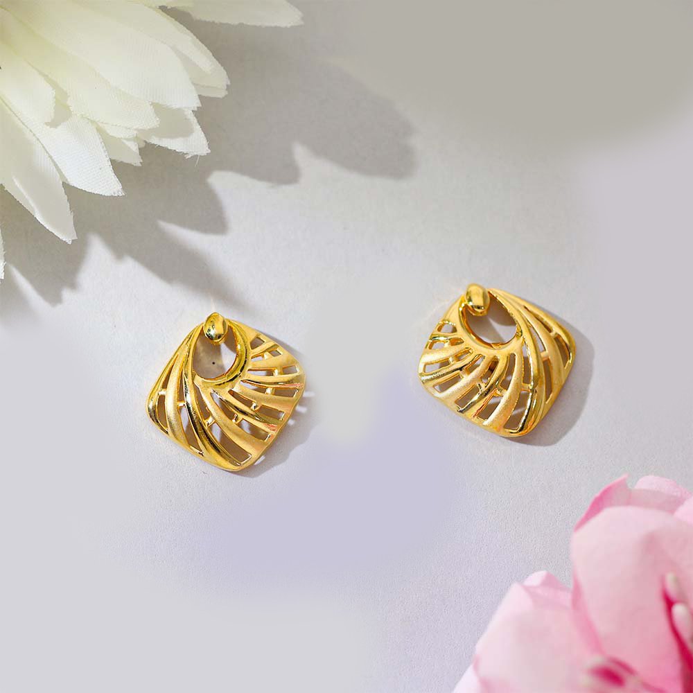 Golden Breeze Gold Earring - Image 3