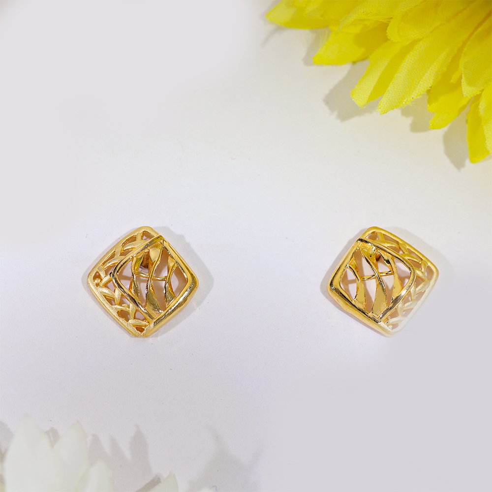 Golden Wave Gold Earring - Image 2