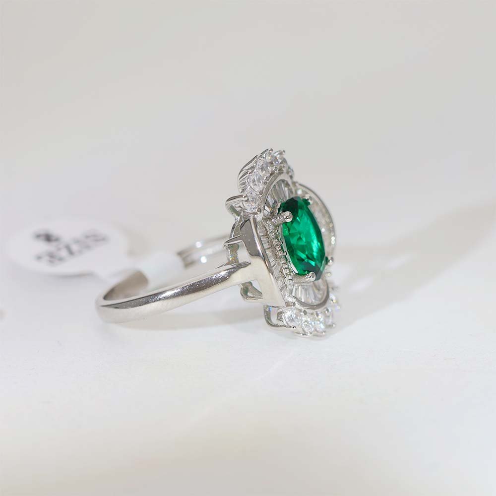 Emerald Queen Diamond Ring - Image 3