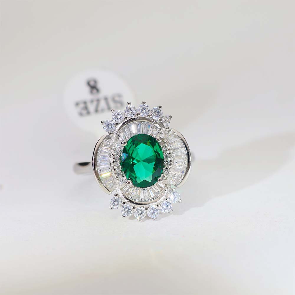 Emerald Queen Diamond Ring - Image 2