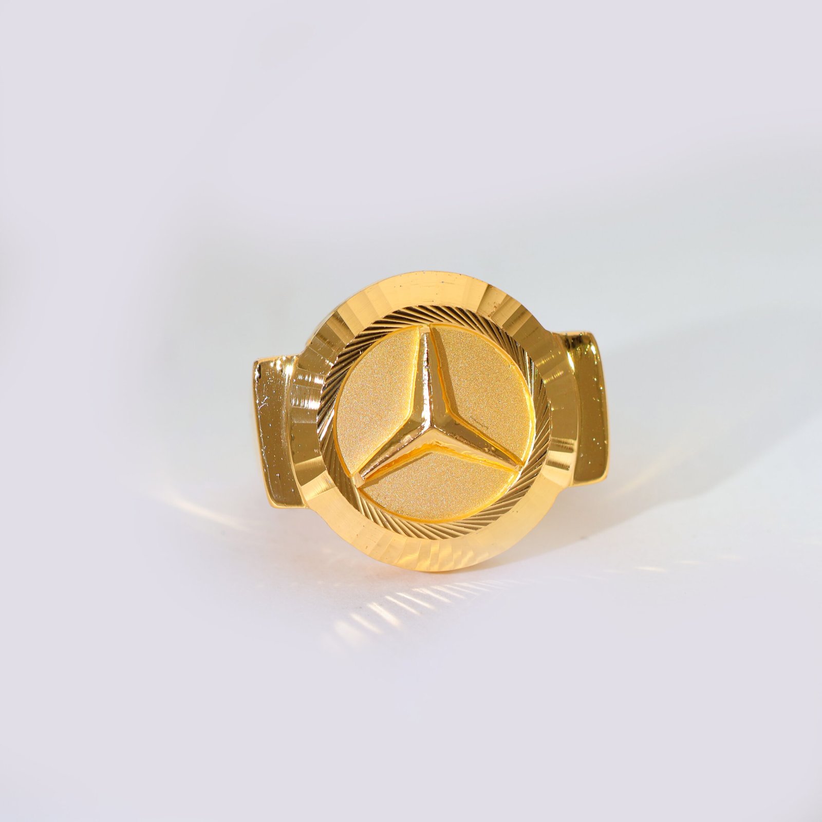 Royal Motion Gold Gents Ring