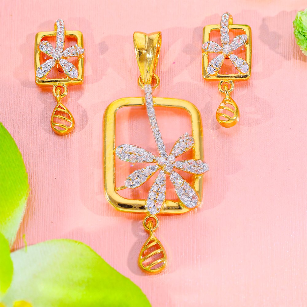 Radiant Swirl Gold Pendent Set