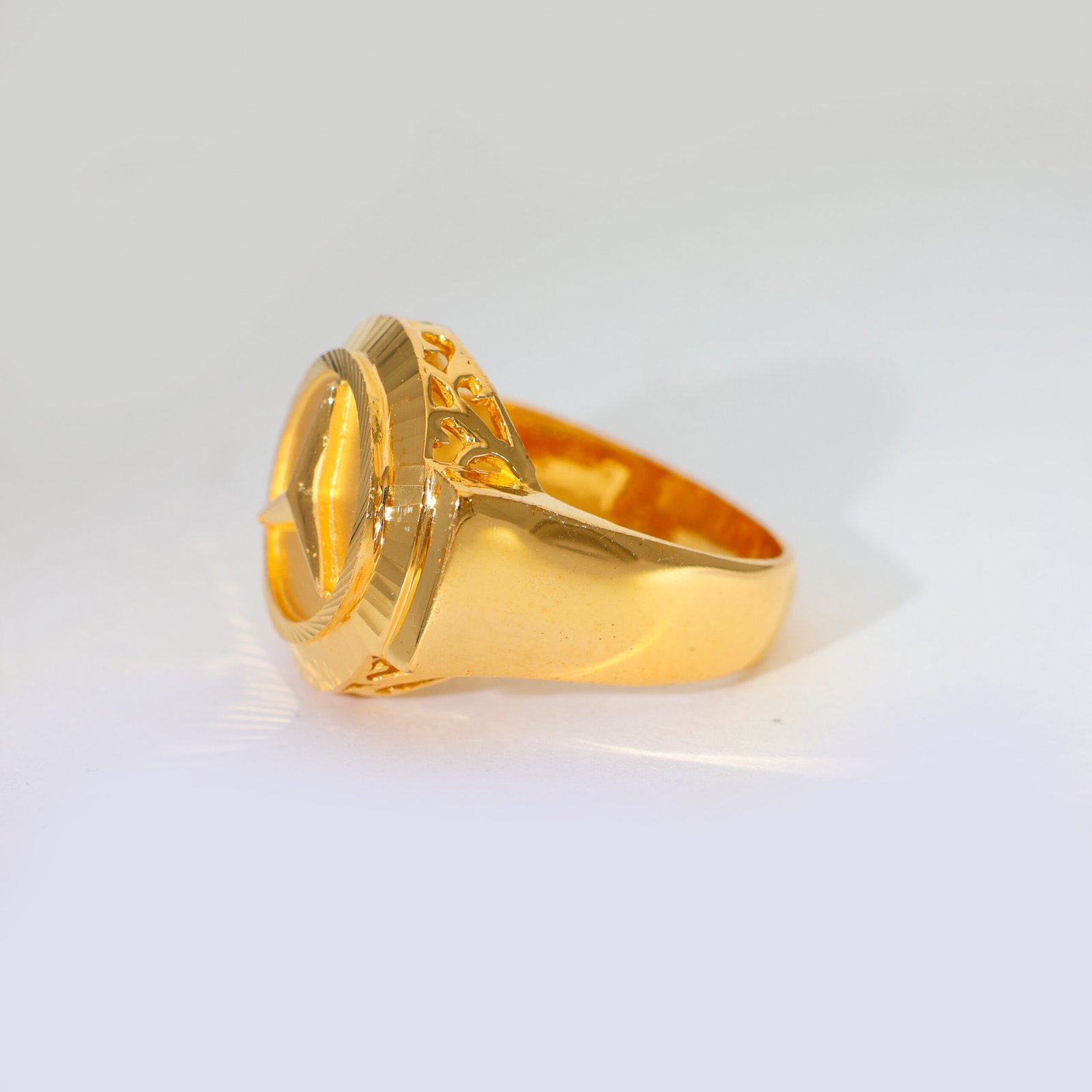 Royal Motion Gold Gents Ring - Image 2