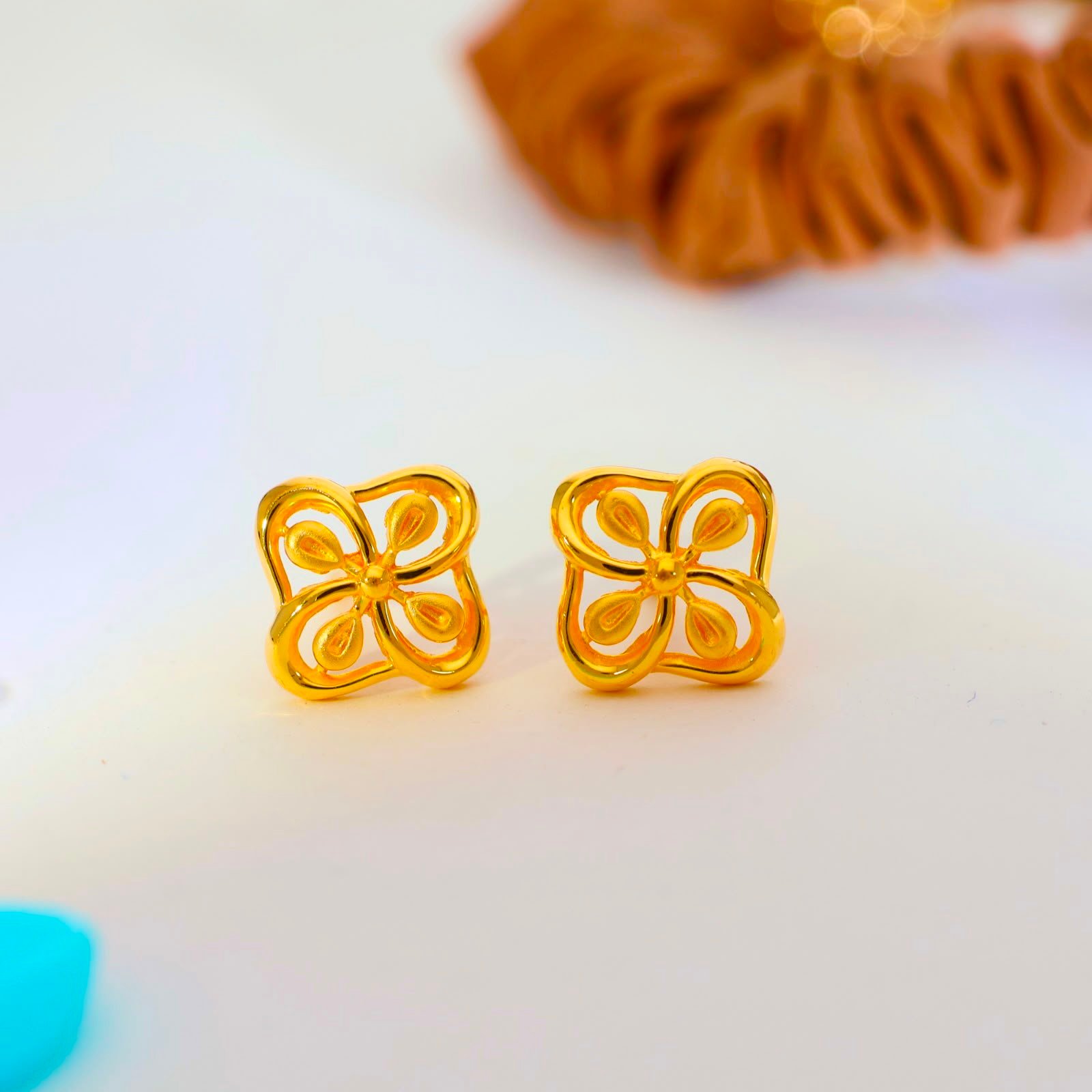 Clover Bloom Gold Ladies Earrings - Image 3