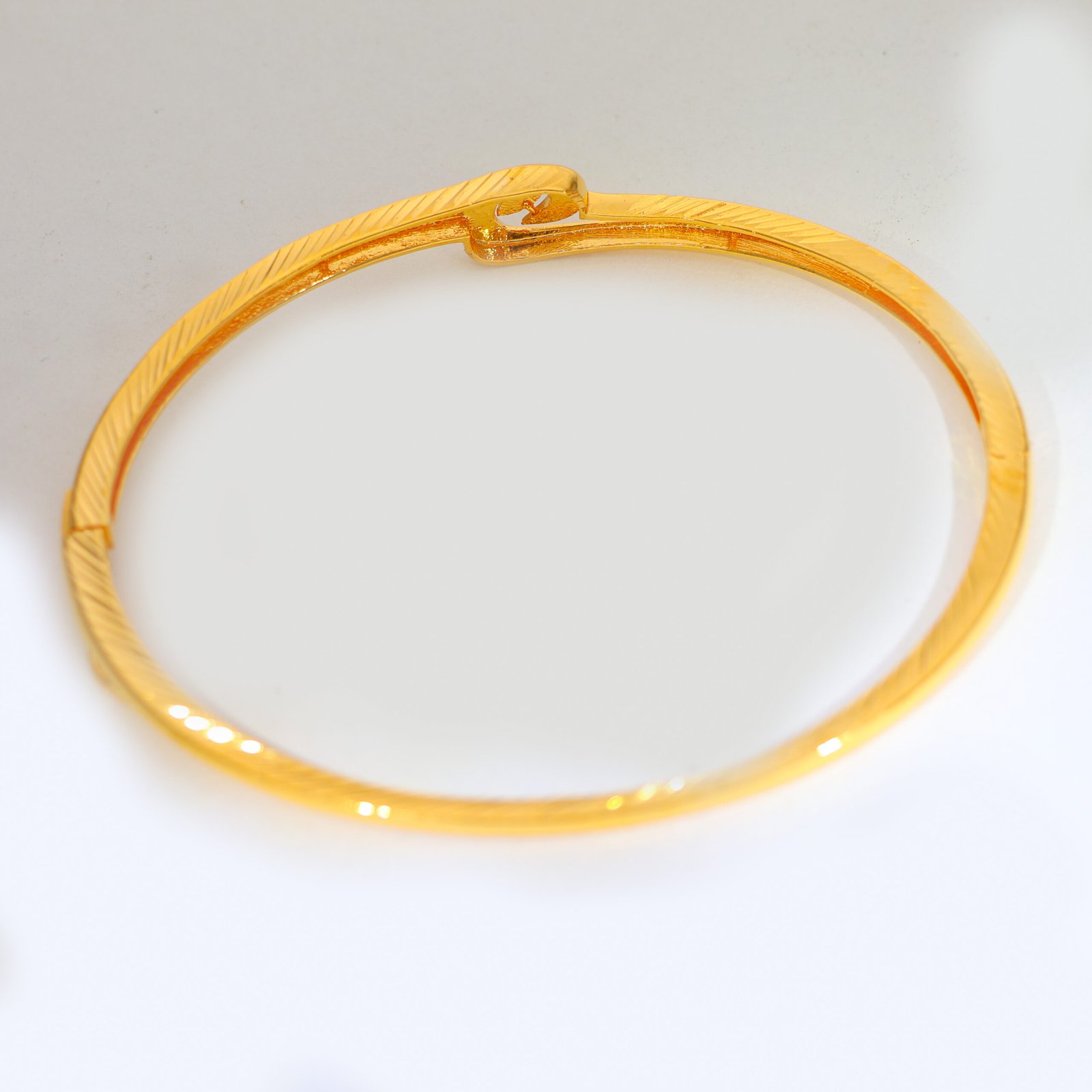 Elegant Loop Gold Ladies Kadha - Image 5