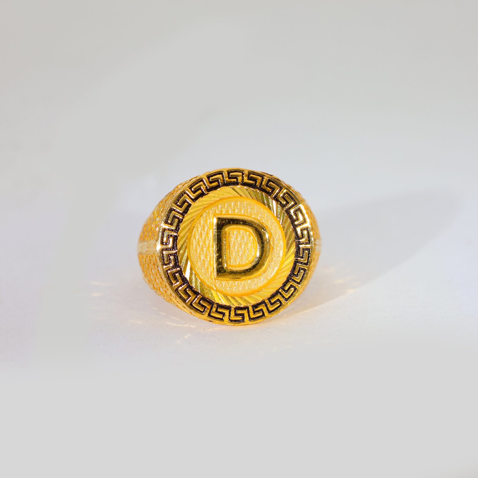 Royal Initial D Gold Gents Ring - Image 4