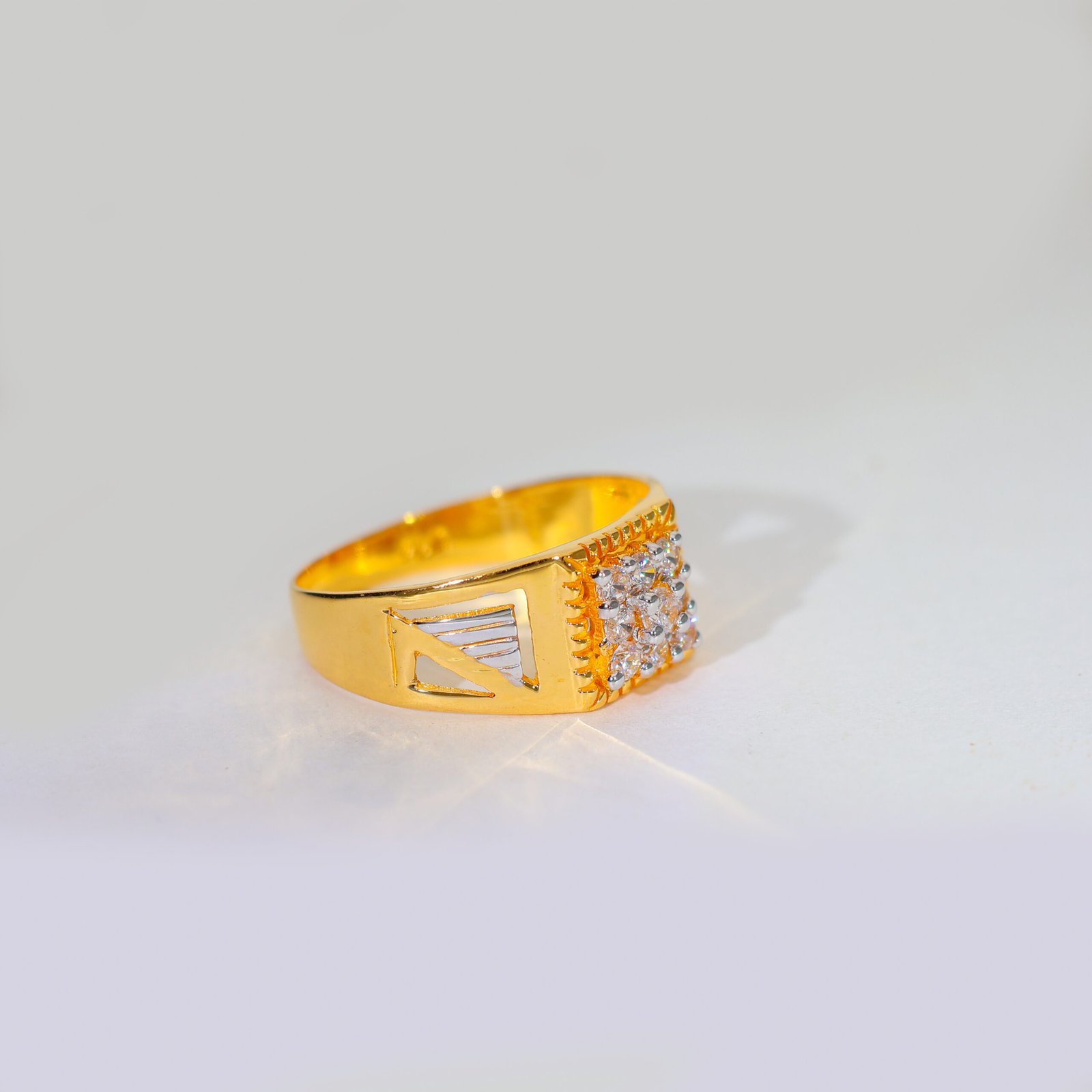 Royal Square Gold Gents Stone Ring - Image 4