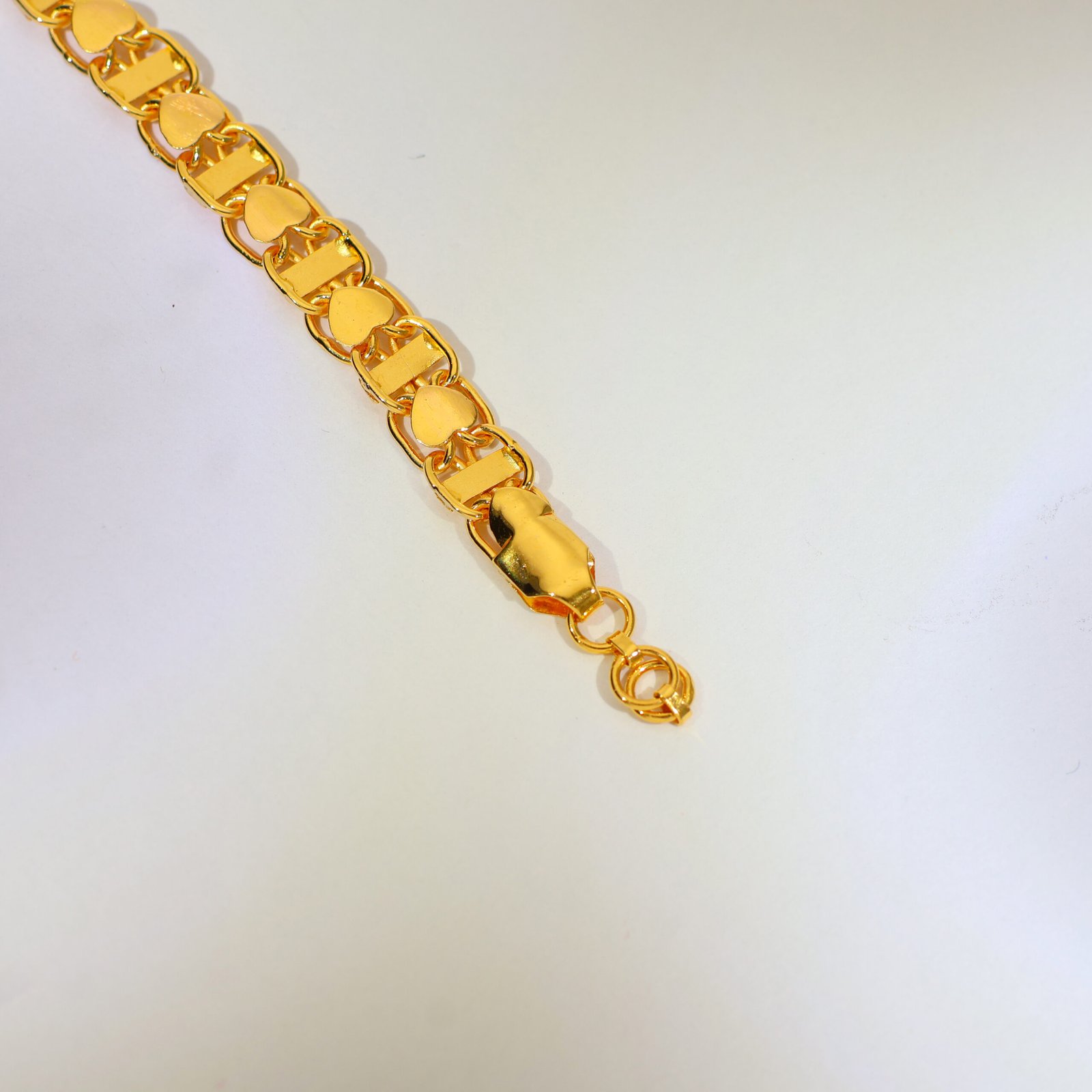 Royal Radiance Diamond Gold Bracelet - Image 3