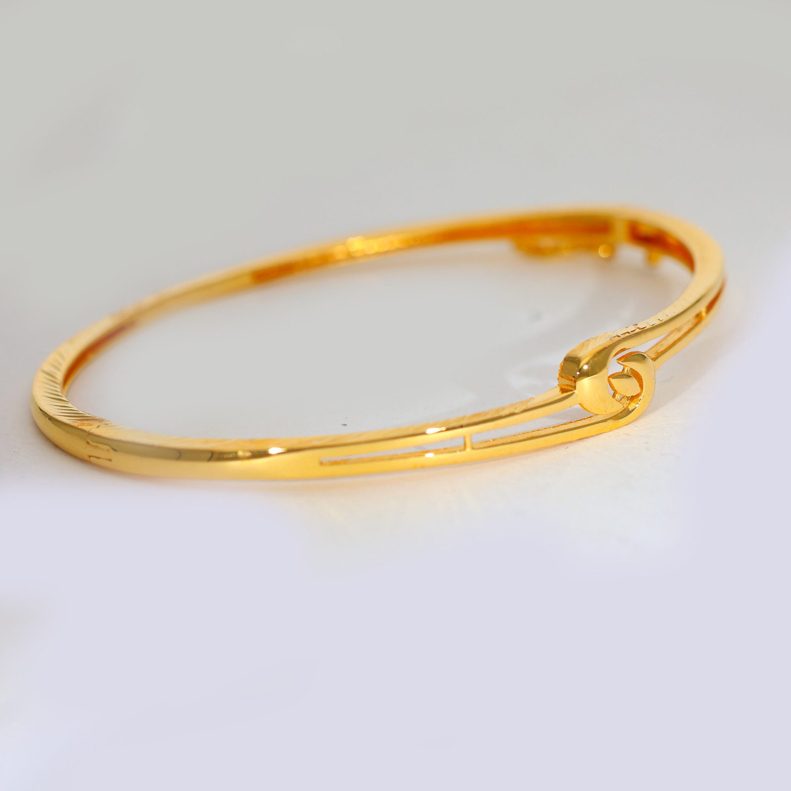 Elegant Loop Gold Ladies Kadha - Image 2