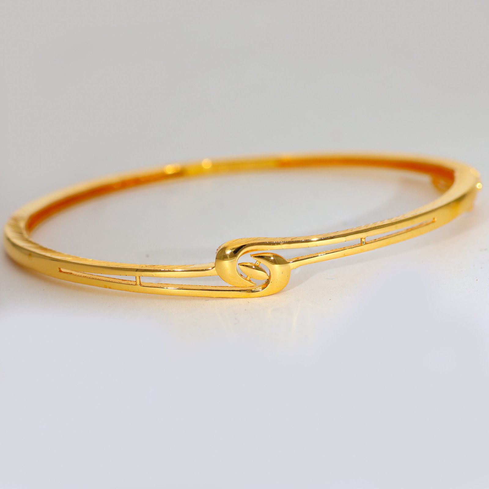 Elegant Loop Gold Ladies Kadha