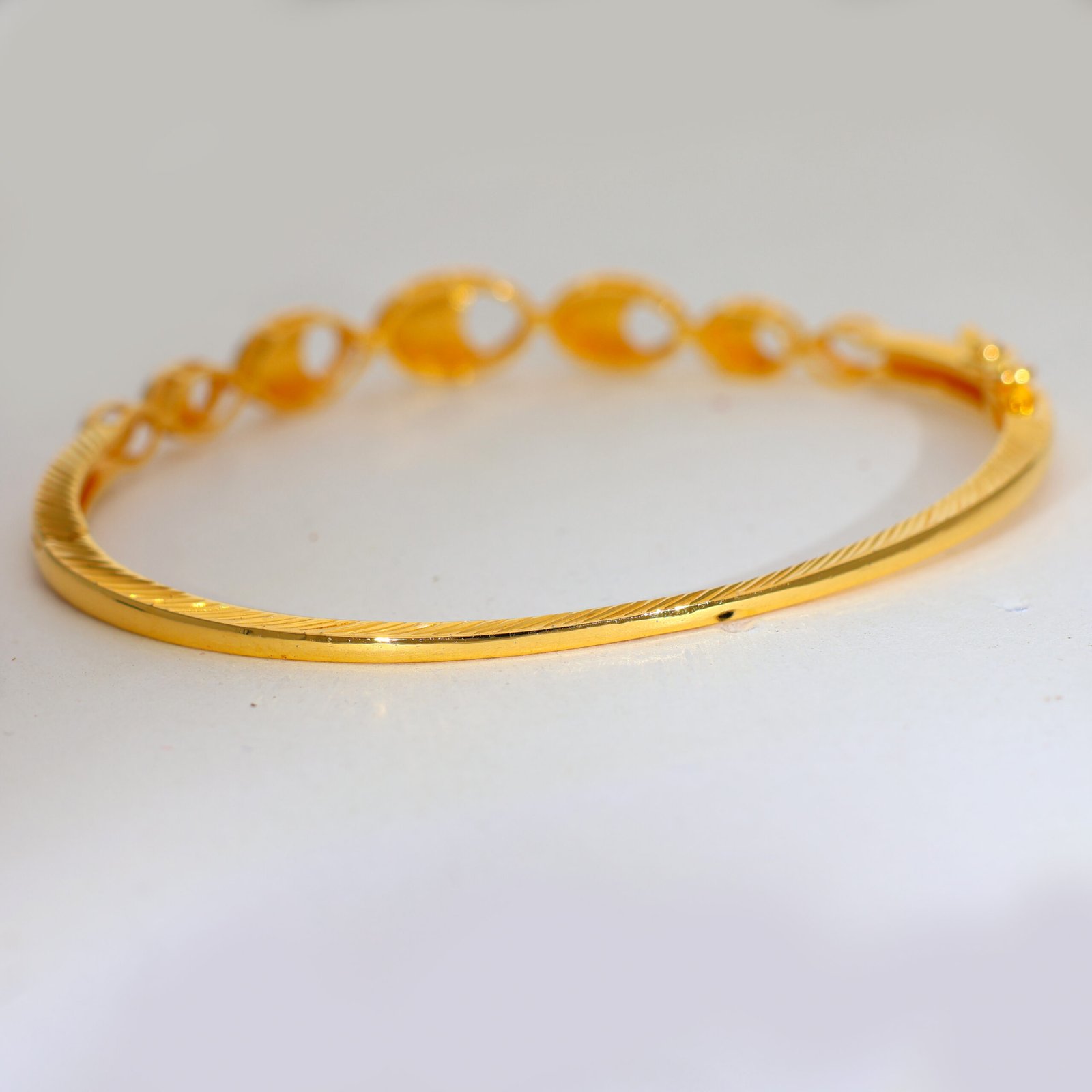 Golden Flow Gold Ladies Kadha - Image 4