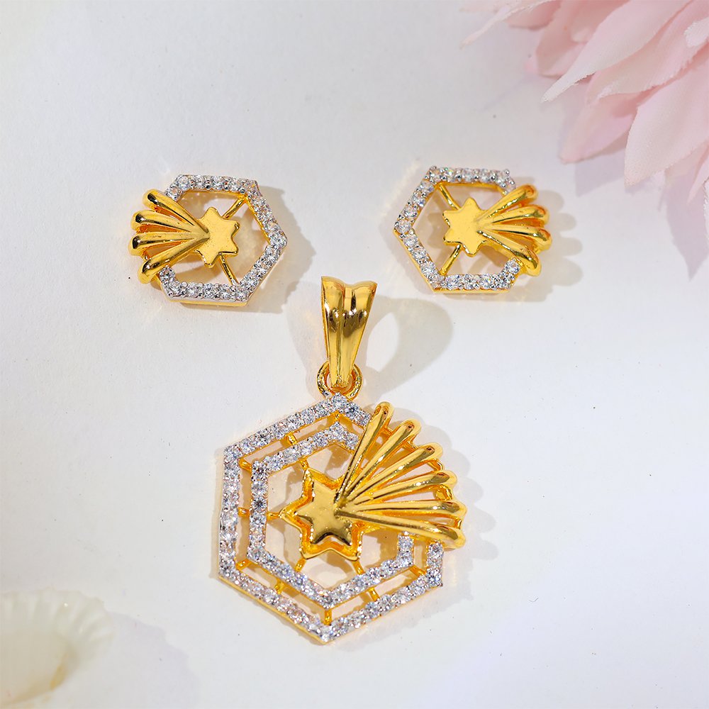 Circle Grace Gold Pendant Set