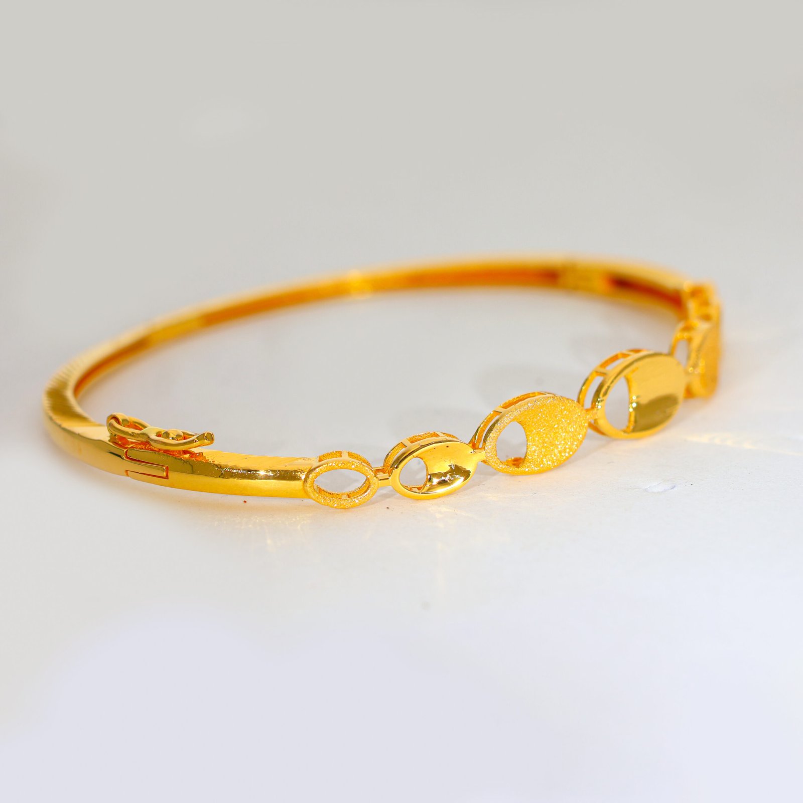 Golden Flow Gold Ladies Kadha - Image 2