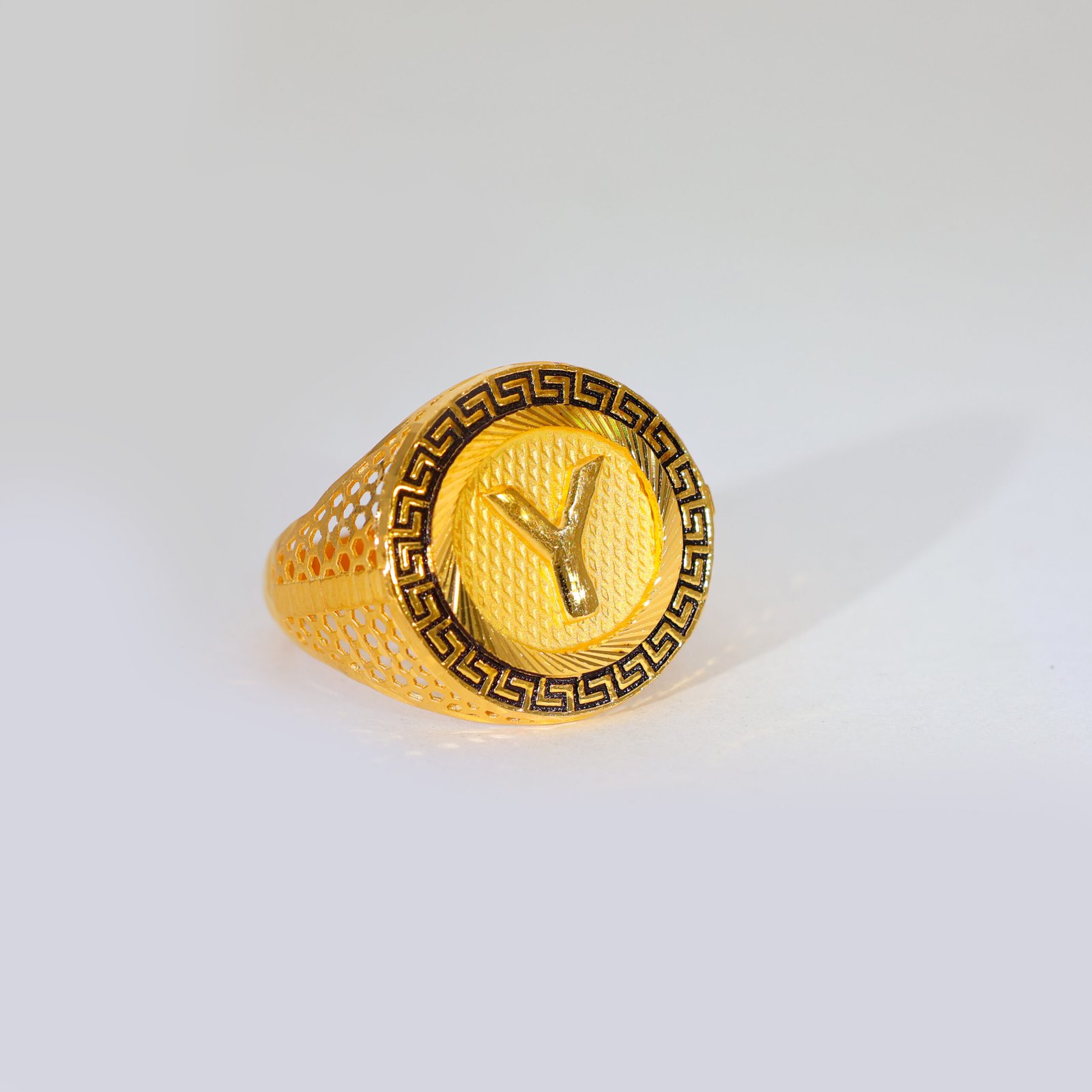 Royal Initial Y Gold Gents Ring - Image 3