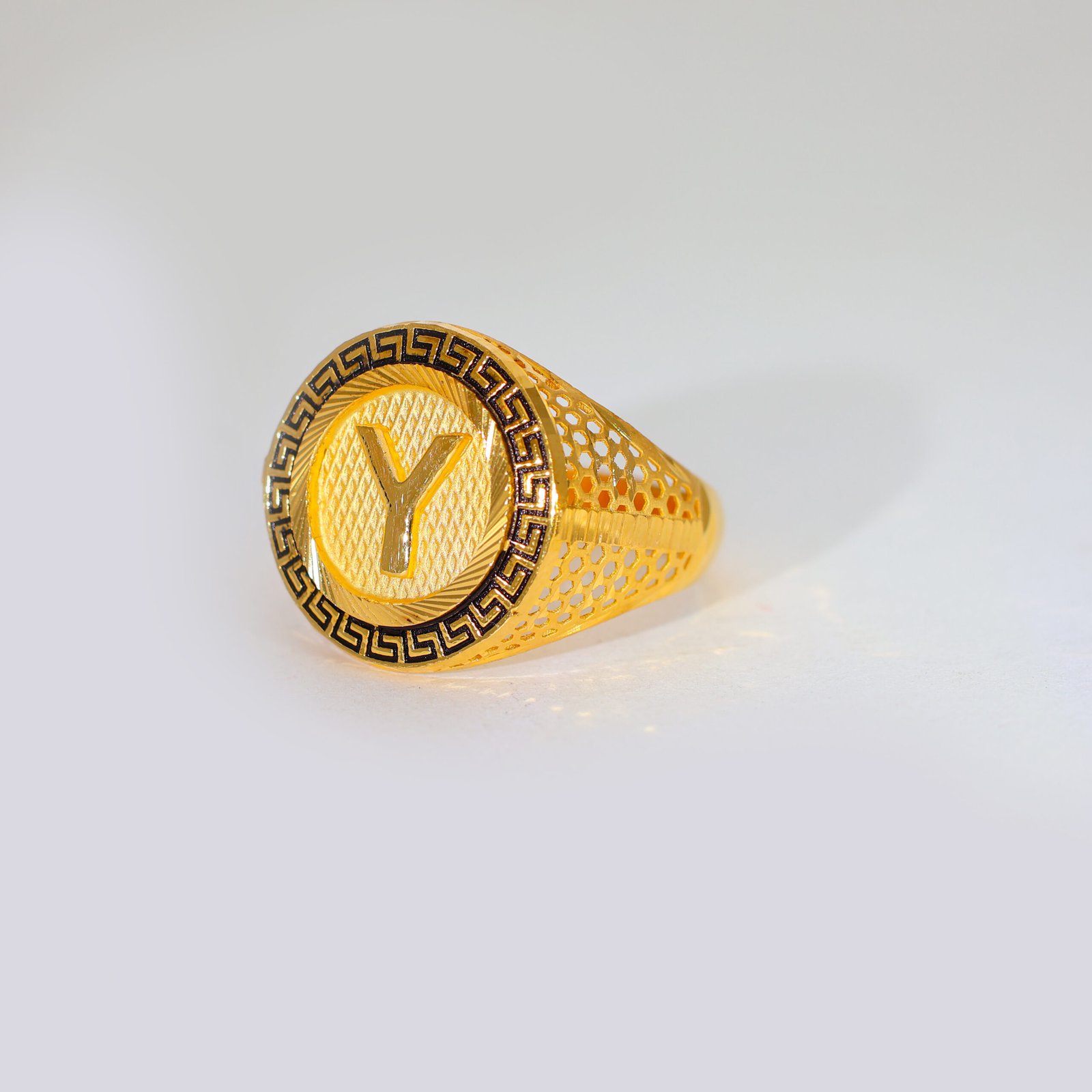 Royal Initial Y Gold Gents Ring - Image 2