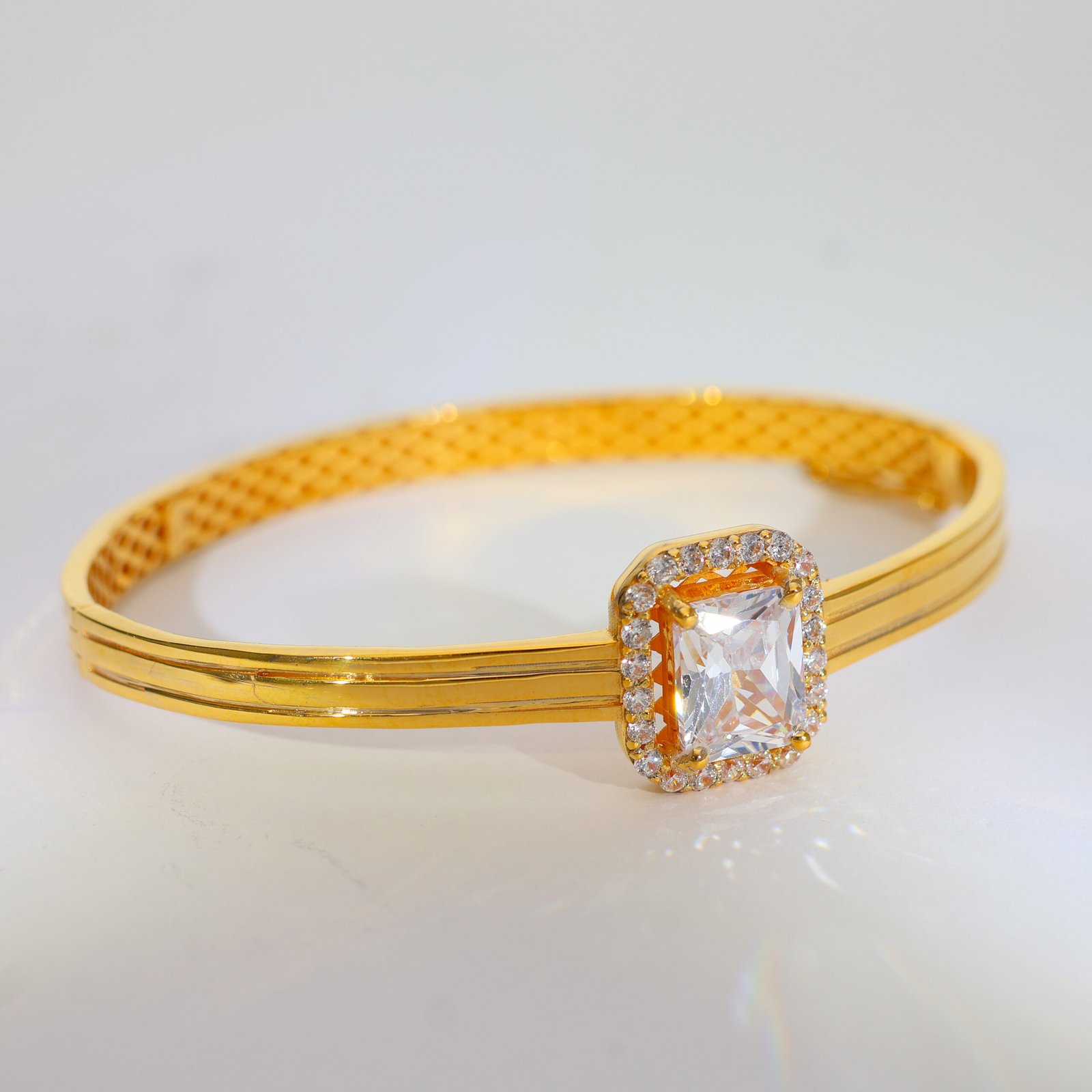 Regal Solitaire Halo Gold Kada - Image 2