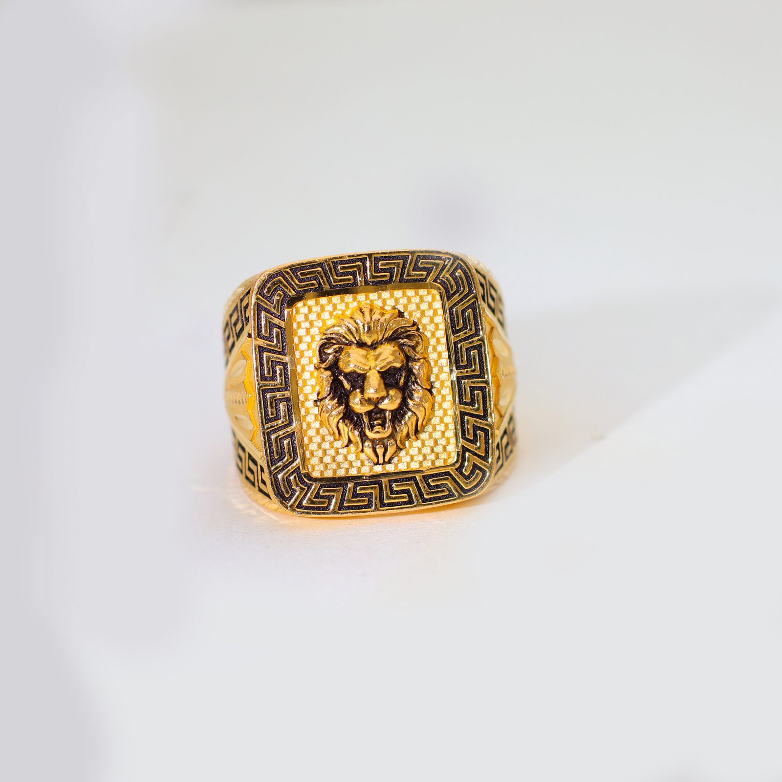 Royal Lion Gold Gents Ring - Image 2
