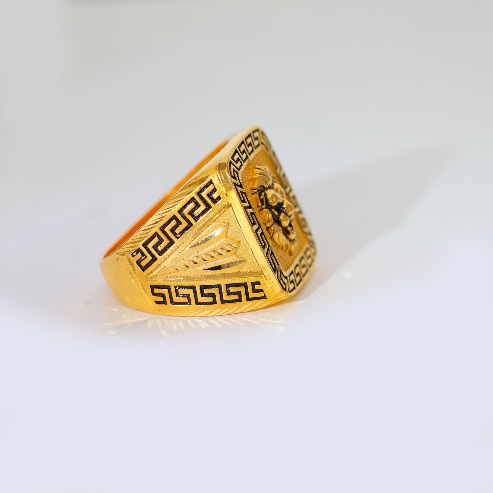 Royal Lion Gold Gents Ring - Image 3