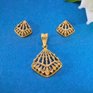Classic Radiance Gold Pendant Set